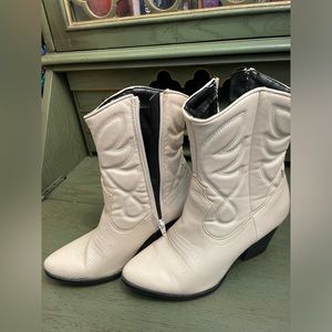 Cute white boots